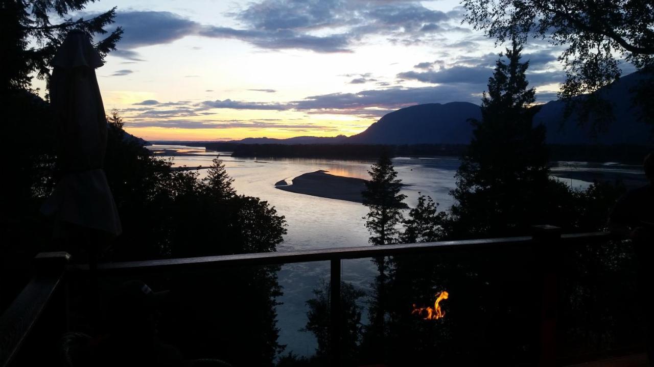 تشيليواك The Fraser River'S Edge B&B Lodge المظهر الخارجي الصورة