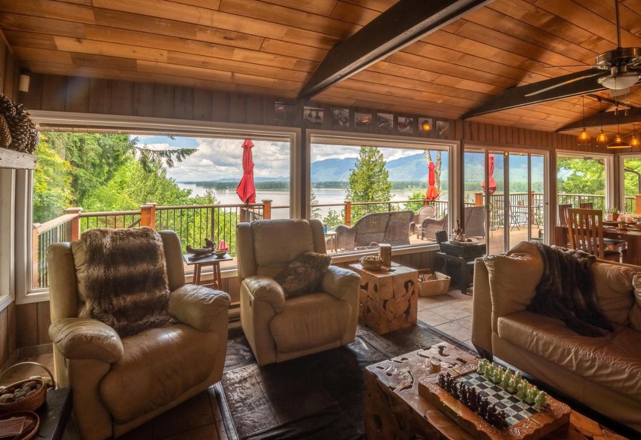 تشيليواك The Fraser River'S Edge B&B Lodge المظهر الخارجي الصورة