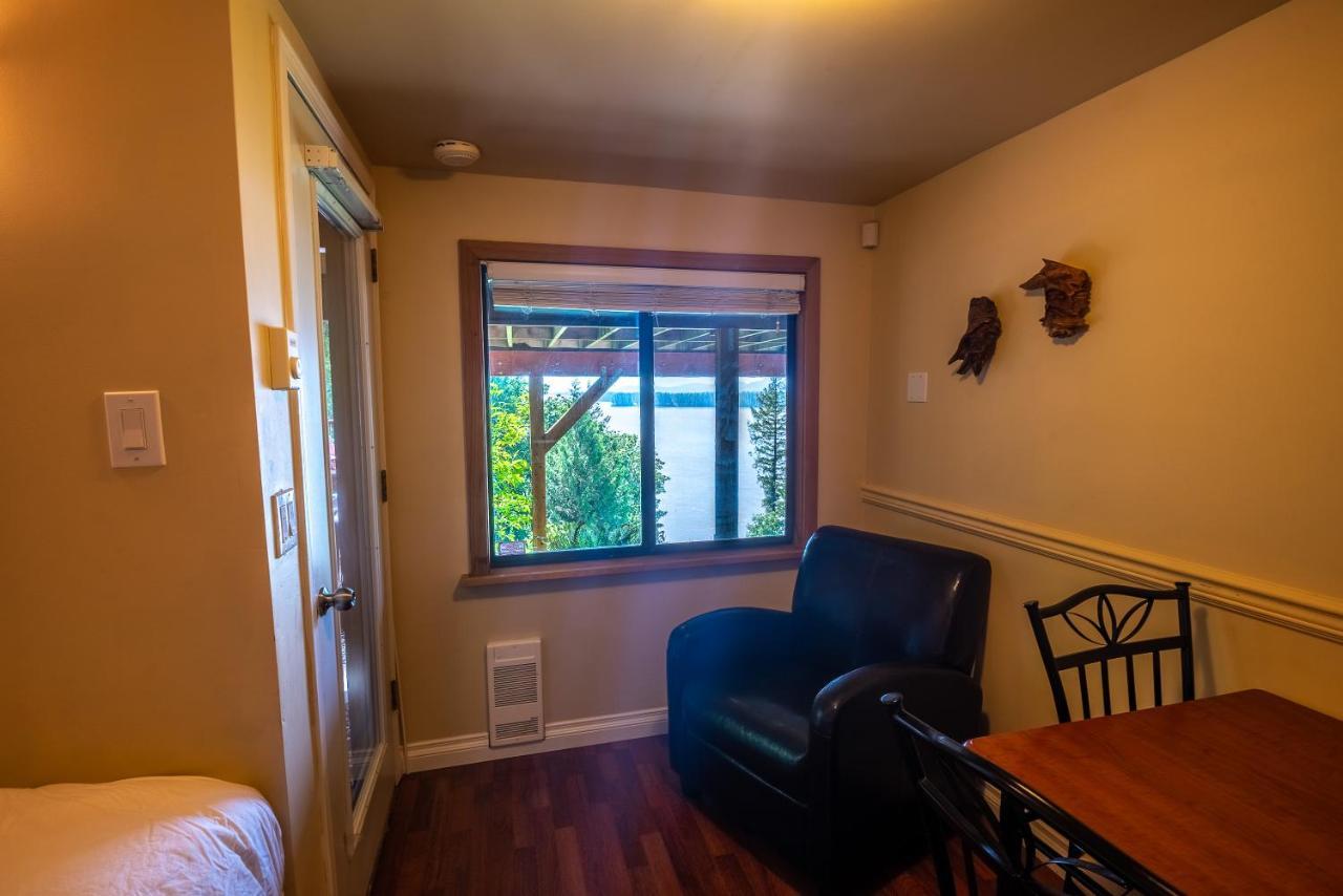 تشيليواك The Fraser River'S Edge B&B Lodge المظهر الخارجي الصورة