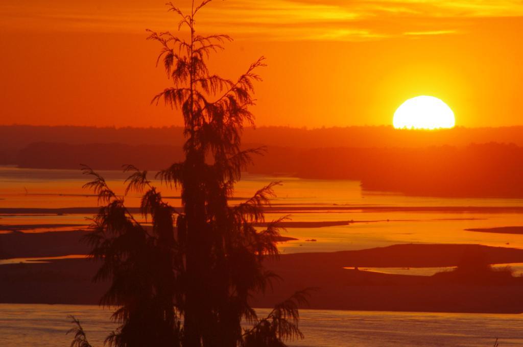 تشيليواك The Fraser River'S Edge B&B Lodge الغرفة الصورة